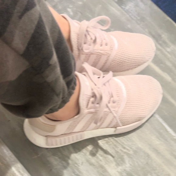 Adidas Women’s NMD R1 Orchid Tint Sneakers 8 1/2 - Picture 1 of 10